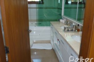 Casa em Condomínio à venda com 500m², 4 dormitórios, 4 suítes, 3 vagas, no bairro Vila Assunção em Porto Alegre