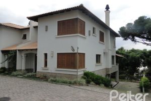 Casa em Condomínio à venda com 500m², 4 dormitórios, 4 suítes, 3 vagas, no bairro Vila Assunção em Porto Alegre