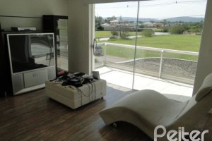 Casa em Condomínio à venda com 472m², 4 dormitórios, 3 suítes, 2 vagas, no bairro Terra Ville em PORTO ALEGRE