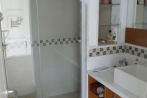 Casa em Condomínio à venda com 472m², 4 dormitórios, 3 suítes, 2 vagas, no bairro Terra Ville em PORTO ALEGRE