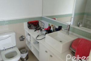 Casa em Condomínio à venda com 472m², 4 dormitórios, 3 suítes, 2 vagas, no bairro Terra Ville em PORTO ALEGRE