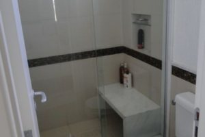 Casa em Condomínio à venda com 472m², 4 dormitórios, 3 suítes, 2 vagas, no bairro Terra Ville em PORTO ALEGRE