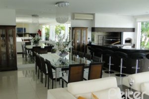 Casa em Condomínio à venda com 472m², 4 dormitórios, 3 suítes, 2 vagas, no bairro Terra Ville em PORTO ALEGRE