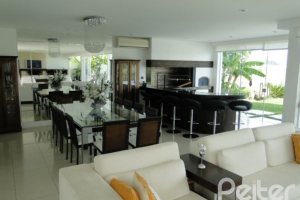 Casa em Condomínio à venda com 472m², 4 dormitórios, 3 suítes, 2 vagas, no bairro Terra Ville em PORTO ALEGRE