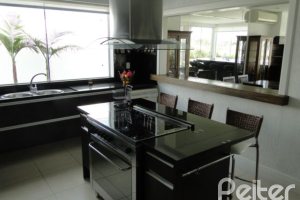 Casa em Condomínio à venda com 472m², 4 dormitórios, 3 suítes, 2 vagas, no bairro Terra Ville em PORTO ALEGRE