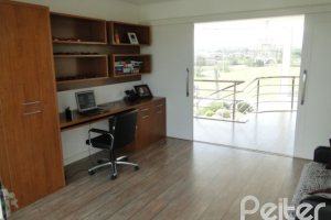 Casa em Condomínio à venda com 472m², 4 dormitórios, 3 suítes, 2 vagas, no bairro Terra Ville em PORTO ALEGRE