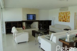 Casa em Condomínio à venda com 472m², 4 dormitórios, 3 suítes, 2 vagas, no bairro Terra Ville em PORTO ALEGRE