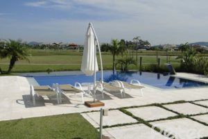 Casa em Condomínio à venda com 472m², 4 dormitórios, 3 suítes, 2 vagas, no bairro Terra Ville em PORTO ALEGRE