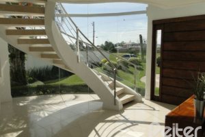 Casa em Condomínio à venda com 472m², 4 dormitórios, 3 suítes, 2 vagas, no bairro Terra Ville em PORTO ALEGRE