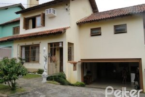 Casa à venda com 164m², 3 dormitórios, 2 suítes, 2 vagas, no bairro Espírito Santo em Porto Alegre