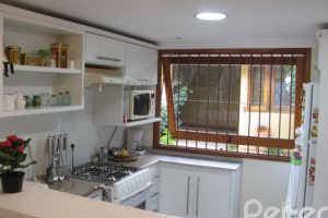 Casa em Condomínio à venda com 278m², 3 dormitórios, 1 suíte, 3 vagas, no bairro Tristeza em Porto Alegre