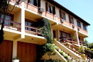 Casa em Condomínio à venda com 278m², 3 dormitórios, 1 suíte, 3 vagas, no bairro Tristeza em Porto Alegre