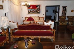 Casa à venda com 580m², 3 dormitórios, 1 suíte, 4 vagas, no bairro Menino Deus em Porto Alegre