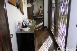 Casa à venda com 580m², 3 dormitórios, 1 suíte, 4 vagas, no bairro Menino Deus em Porto Alegre