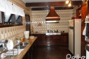 Casa à venda com 580m², 3 dormitórios, 1 suíte, 4 vagas, no bairro Menino Deus em Porto Alegre