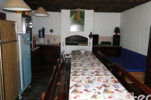 Casa à venda com 580m², 3 dormitórios, 1 suíte, 4 vagas, no bairro Menino Deus em Porto Alegre