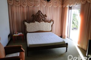 Casa à venda com 580m², 3 dormitórios, 1 suíte, 4 vagas, no bairro Menino Deus em Porto Alegre