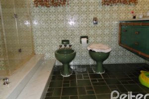 Casa à venda com 580m², 3 dormitórios, 1 suíte, 4 vagas, no bairro Menino Deus em Porto Alegre