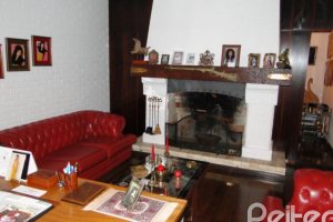 Casa à venda com 580m², 3 dormitórios, 1 suíte, 4 vagas, no bairro Menino Deus em Porto Alegre