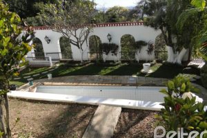 Casa à venda com 580m², 3 dormitórios, 1 suíte, 4 vagas, no bairro Menino Deus em Porto Alegre