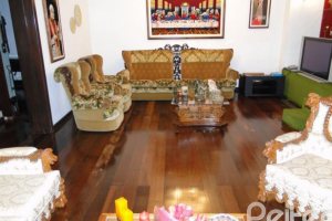 Casa à venda com 580m², 3 dormitórios, 1 suíte, 4 vagas, no bairro Menino Deus em Porto Alegre