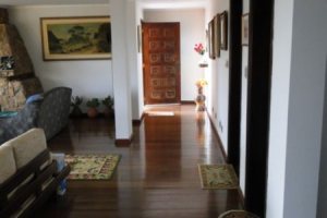 Casa à venda com 420m², 4 dormitórios, 1 suíte, 3 vagas, no bairro Vila Assunção em Porto Alegre