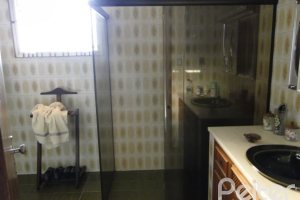 Casa à venda com 420m², 4 dormitórios, 1 suíte, 3 vagas, no bairro Vila Assunção em Porto Alegre