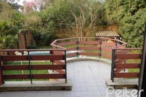 Casa à venda com 420m², 4 dormitórios, 1 suíte, 3 vagas, no bairro Vila Assunção em Porto Alegre