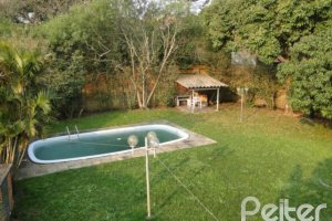 Casa à venda com 420m², 4 dormitórios, 1 suíte, 3 vagas, no bairro Vila Assunção em Porto Alegre