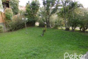 Casa à venda com 420m², 4 dormitórios, 1 suíte, 3 vagas, no bairro Vila Assunção em Porto Alegre