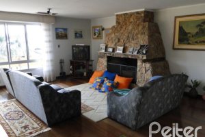 Casa à venda com 420m², 4 dormitórios, 1 suíte, 3 vagas, no bairro Vila Assunção em Porto Alegre