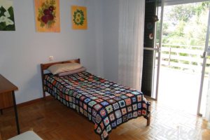 Casa à venda com 420m², 4 dormitórios, 1 suíte, 3 vagas, no bairro Vila Assunção em Porto Alegre