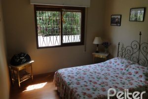 Casa à venda com 333m², 4 dormitórios, 2 suítes, 3 vagas, no bairro Cristal em Porto Alegre