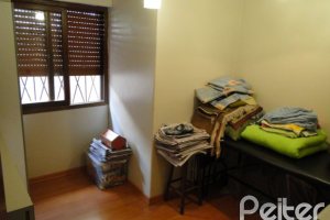 Casa à venda com 333m², 4 dormitórios, 2 suítes, 3 vagas, no bairro Cristal em Porto Alegre