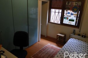 Casa à venda com 333m², 4 dormitórios, 2 suítes, 3 vagas, no bairro Cristal em Porto Alegre