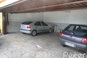 Casa à venda com 333m², 4 dormitórios, 2 suítes, 3 vagas, no bairro Cristal em Porto Alegre