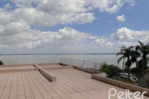 Casa à venda com 333m², 4 dormitórios, 2 suítes, 3 vagas, no bairro Cristal em Porto Alegre