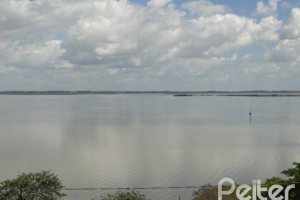 Casa à venda com 333m², 4 dormitórios, 2 suítes, 3 vagas, no bairro Cristal em Porto Alegre