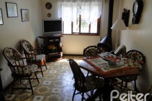 Casa à venda com 333m², 4 dormitórios, 2 suítes, 3 vagas, no bairro Cristal em Porto Alegre