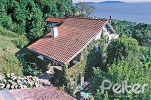 Casa à venda com 250m², 3 dormitórios, 3 suítes, 2 vagas, no bairro Sétimo Céu em Porto Alegre
