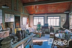 Casa à venda com 250m², 3 dormitórios, 3 suítes, 2 vagas, no bairro Sétimo Céu em Porto Alegre