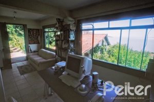 Casa à venda com 250m², 3 dormitórios, 3 suítes, 2 vagas, no bairro Sétimo Céu em Porto Alegre