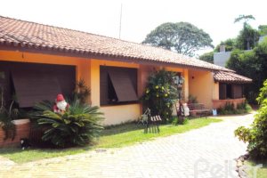 Casa à venda com 600m², 4 dormitórios, 17 vagas, no bairro Vila Assunção em Porto Alegre