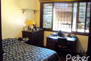 Casa à venda com 600m², 4 dormitórios, 17 vagas, no bairro Vila Assunção em Porto Alegre