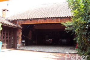 Casa à venda com 600m², 4 dormitórios, 17 vagas, no bairro Vila Assunção em Porto Alegre