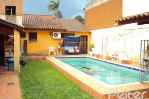 Casa à venda com 600m², 4 dormitórios, 17 vagas, no bairro Vila Assunção em Porto Alegre