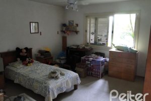 Casa à venda com 367m², 4 dormitórios, 2 suítes, 4 vagas, no bairro Jardim Isabel em Porto Alegre