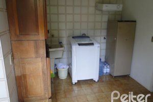 Casa à venda com 367m², 4 dormitórios, 2 suítes, 4 vagas, no bairro Jardim Isabel em Porto Alegre