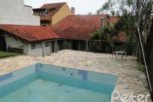 Casa à venda com 367m², 4 dormitórios, 2 suítes, 4 vagas, no bairro Jardim Isabel em Porto Alegre