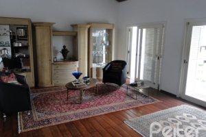 Casa à venda com 367m², 4 dormitórios, 2 suítes, 4 vagas, no bairro Jardim Isabel em Porto Alegre